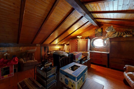 wohnzimmer mit holzwand, wood wall, holzfußboden, wood finish floor, und inside property