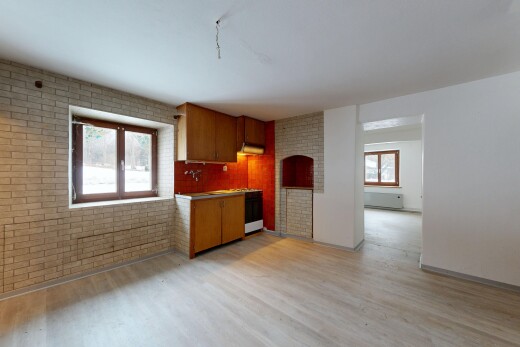 cuisine avec mur en brique, brick wall, armoires marron moyen, medium brown cabinets, et inside property