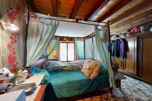 zimmer / schlafzimmer mit inside property, natürliches licht, und natural light
