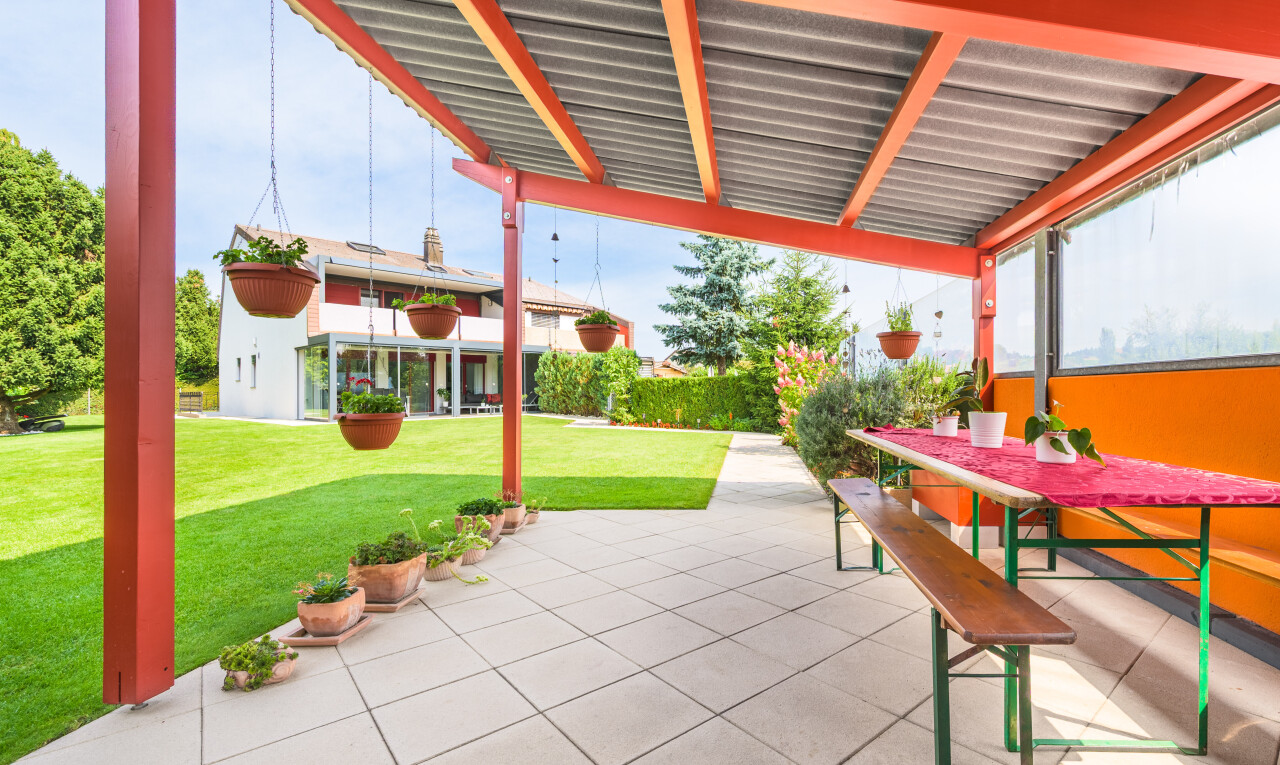 terrasse mit rasen, terrasse, from property, und essbereich im freien