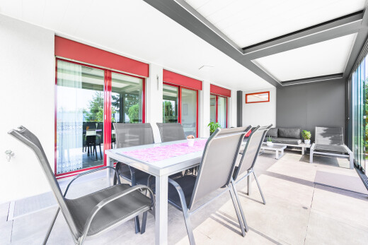 terrasse avec terrasse et coin repas extérieur