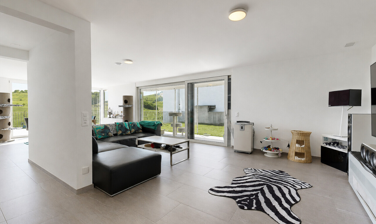 wohnzimmer mit drywall, gipskartonwand, und inside property