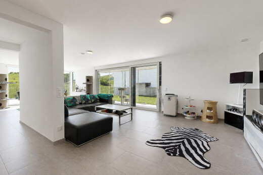 wohnzimmer mit drywall, gipskartonwand, und inside property