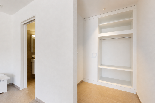 leerer raum mit gipskartonwand, drywall, inside property, einbauleuchten, und sockelleisten