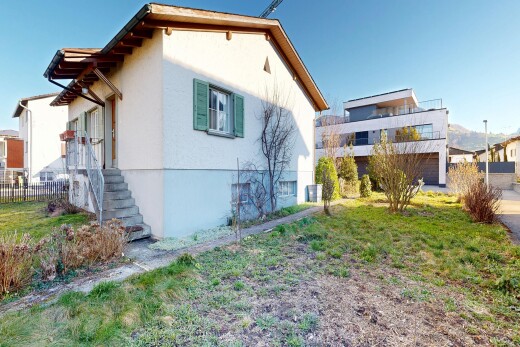 außenansicht mit day time, property visible, zaun, und stuckverkleidung