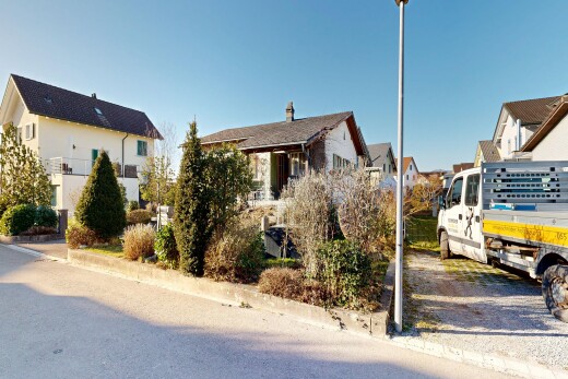 außenansicht mit day time, wohngebietblick, residential view, und parkplatz