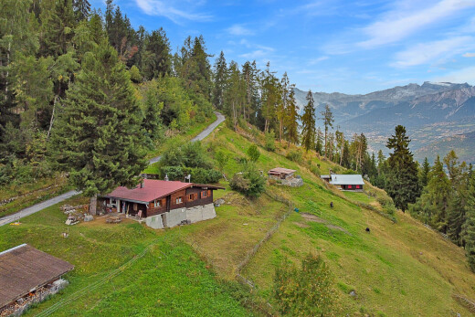 blick auf die berge mit blick auf die berge, mountain view, property visible, und day time