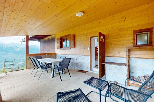 terrasse avec coin repas extérieur