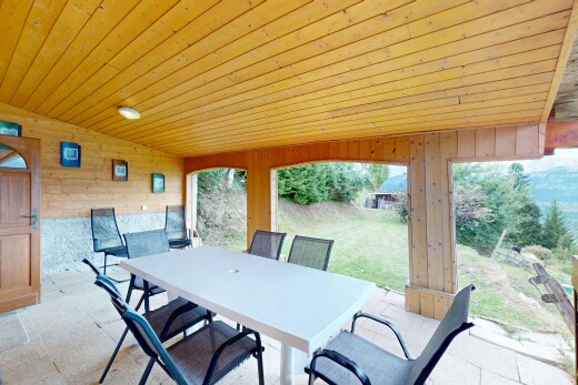 terrasse mit terrasse und essbereich im freien