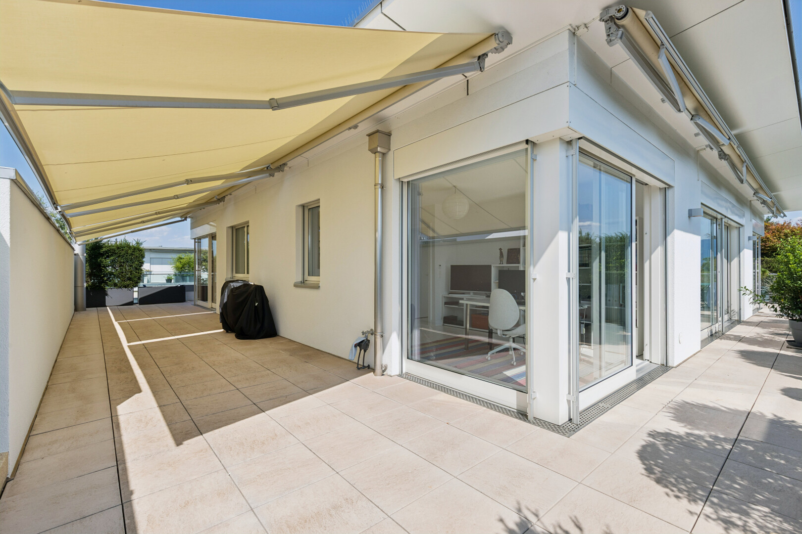 terrasse mit markise, day time, und grill