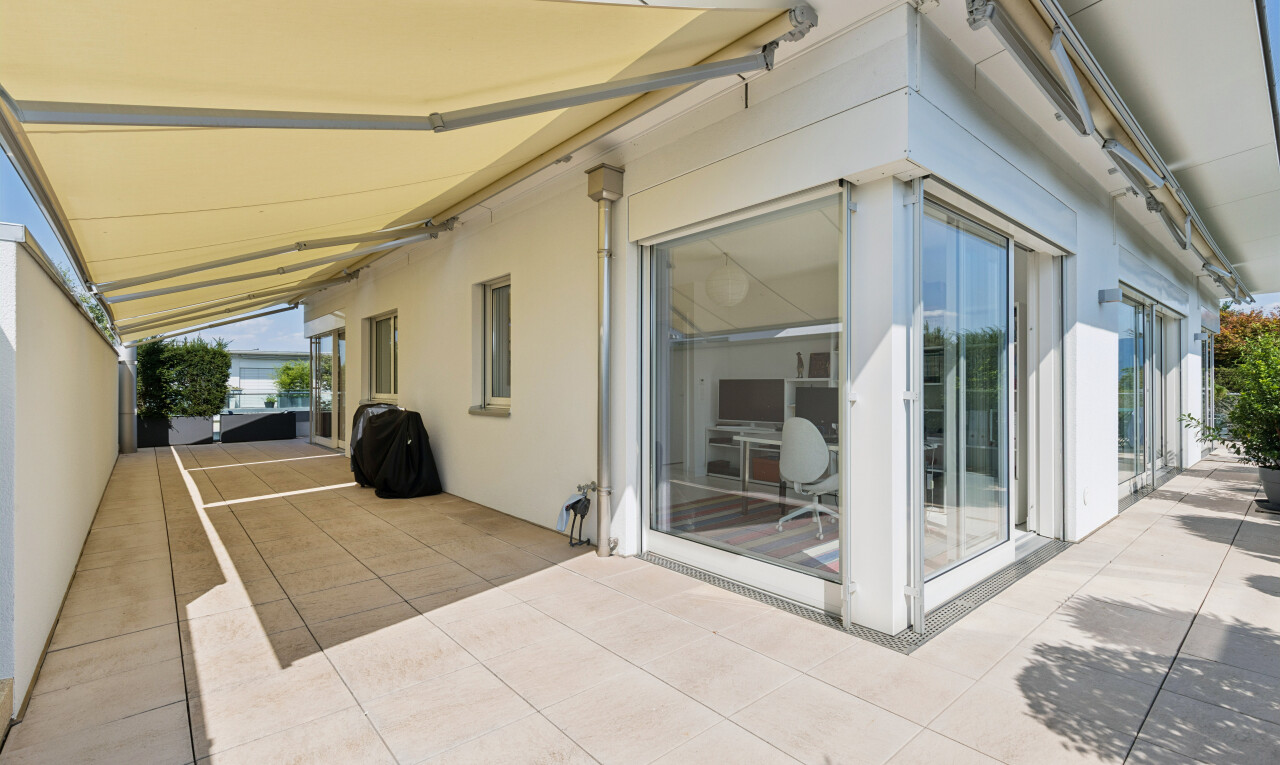 terrasse mit markise, day time, und grill