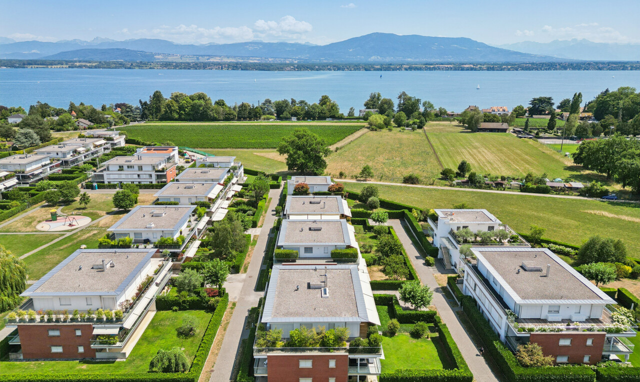 vue sur la mer avec mountain view, vue sur la montagne, water view, vue sur l'eau, et day time