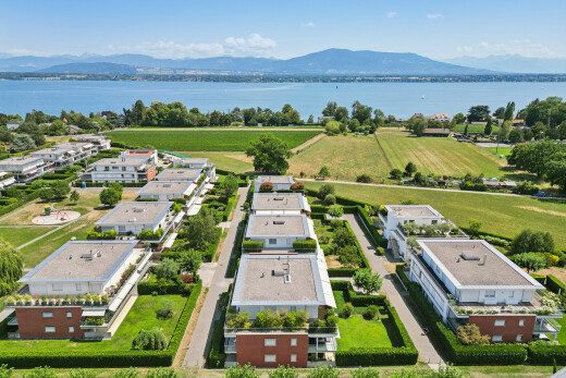 seesicht mit mountain view, blick auf die berge, water view, seesicht, und day time