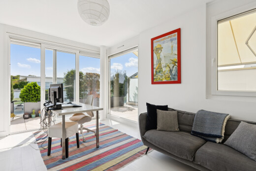 wohn- / esszimmer mit inside property, gipskartonwand, drywall, day time, und natürliches licht