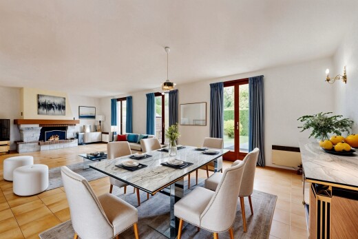 salon / salle à manger avec lumière naturelle, natural light, inside property, cheminée, et cloison sèche