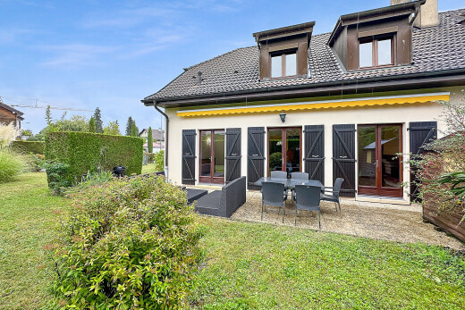 außenansicht mit property visible, rasen, day time, dachgaube, und stuckverkleidung