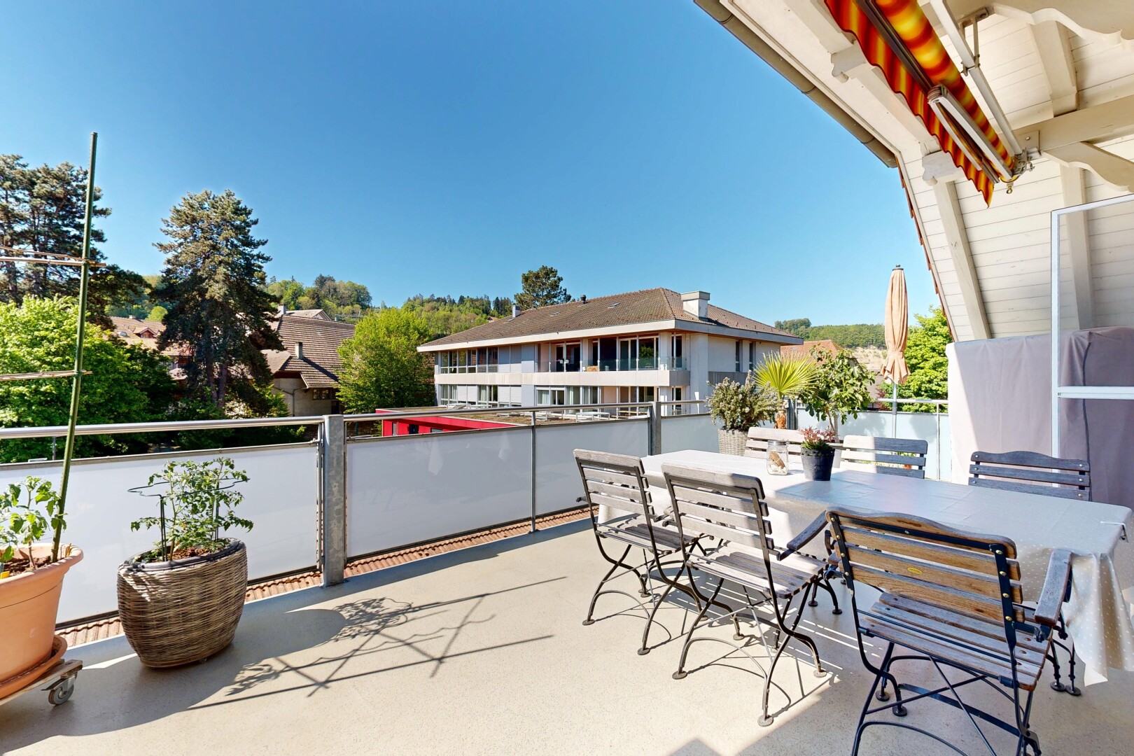 terrasse avec from property, day time, terrasse, et coin repas extérieur
