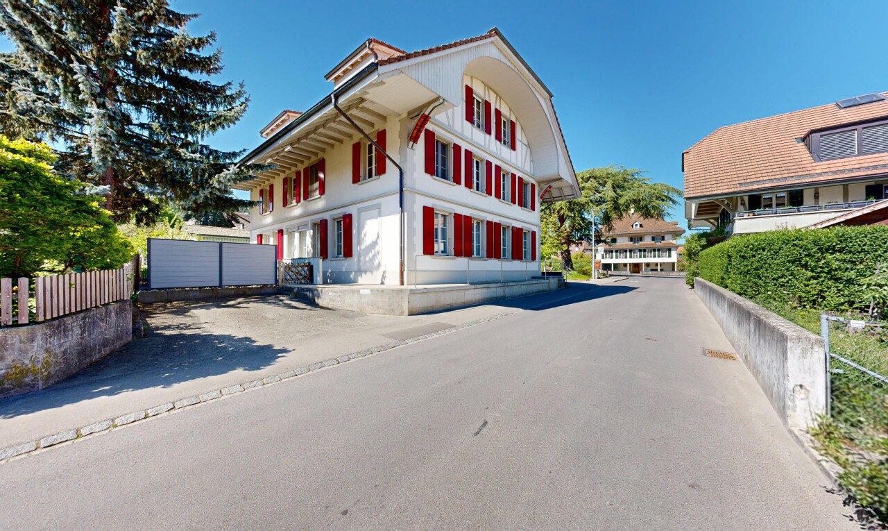 façade avec day time et clôture