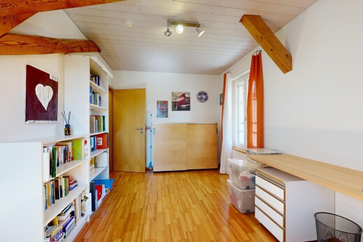 couloir avec inside property, sol en finition bois, wood finish floor, cloison sèche, et drywall