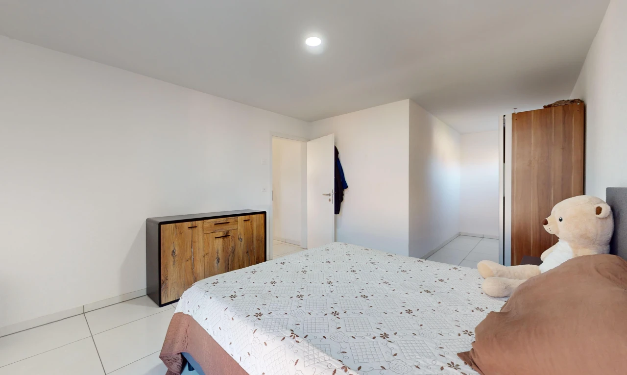 chambre avec carrelage