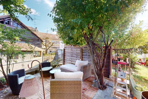view of wooden deck featuring outdoor lounge area