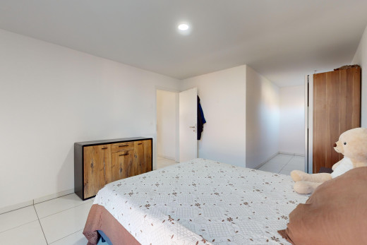 chambre avec carrelage