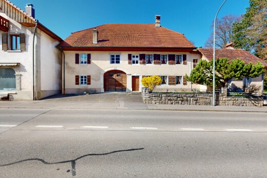 außenansicht mit schornstein und stuckverkleidung