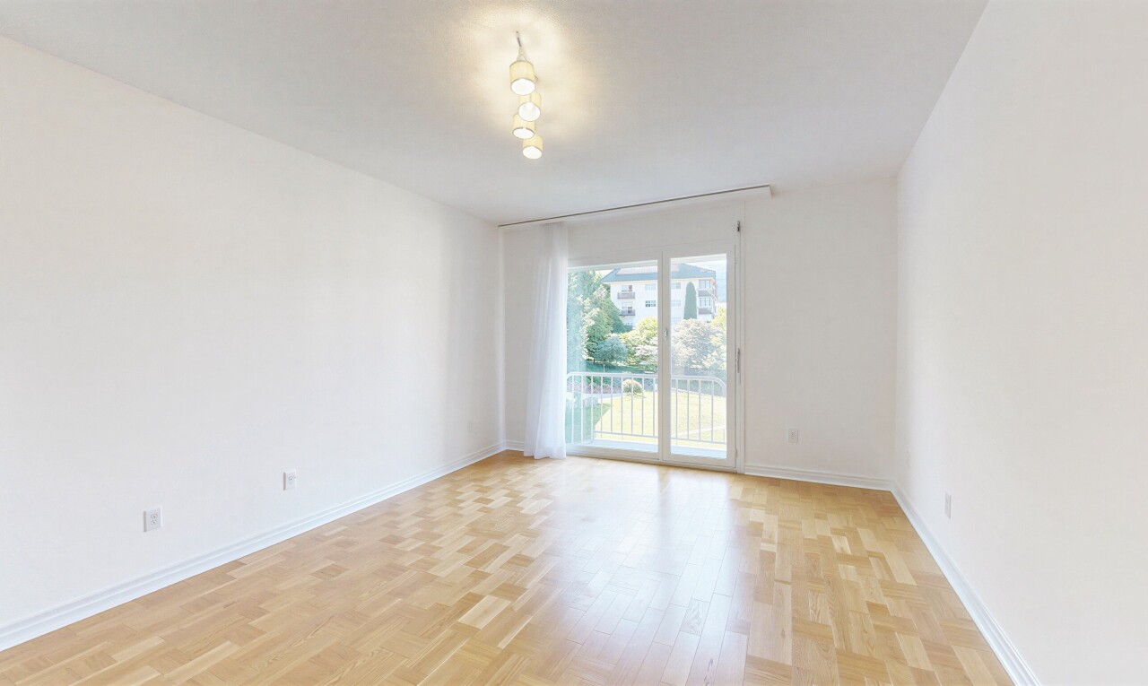 leerer raum mit wood finish floor, holzfußboden, drywall, gipskartonwand, und inside property