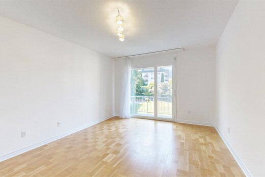 leerer raum mit wood finish floor, holzfußboden, drywall, gipskartonwand, und inside property