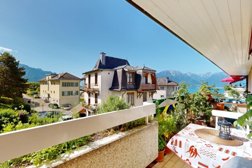 balkon mit from property, blick auf die berge, mountain view, balkon, und day time