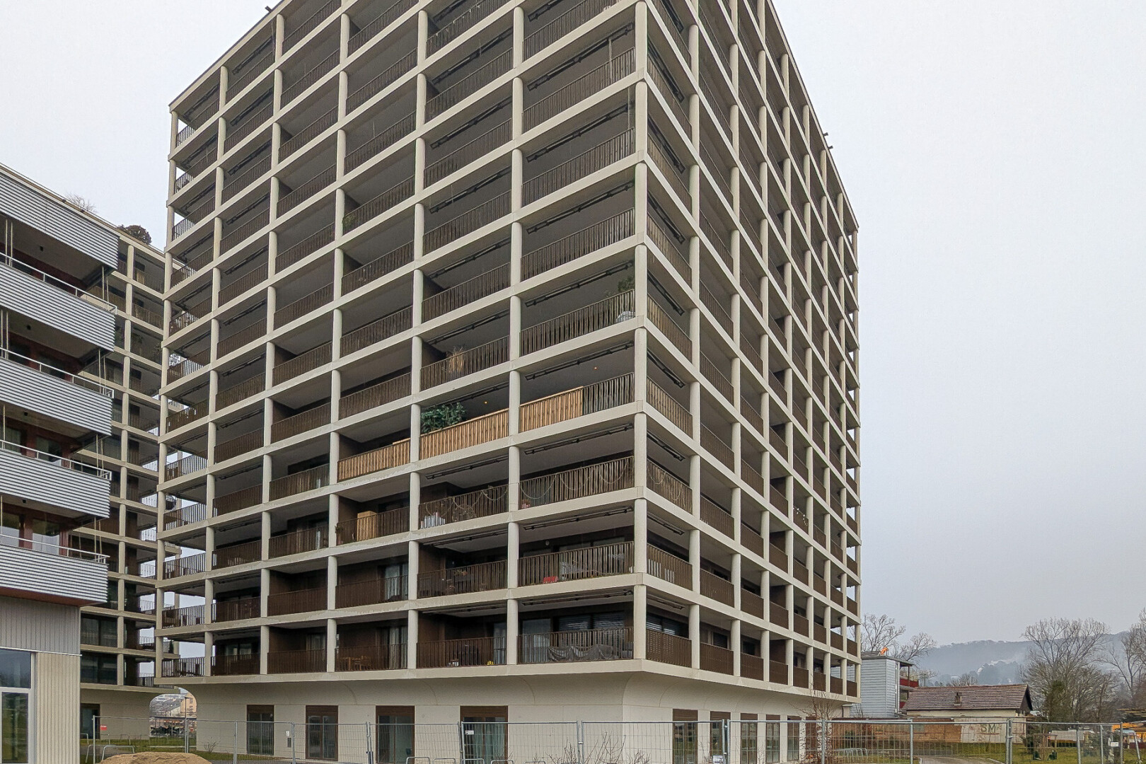 view of apartment building / complex