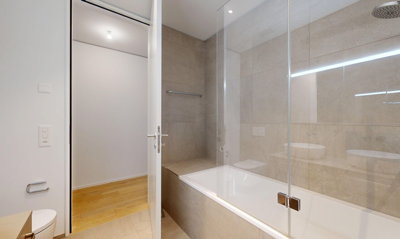 full bathroom with tiled shower / bath and light tile patterned floors