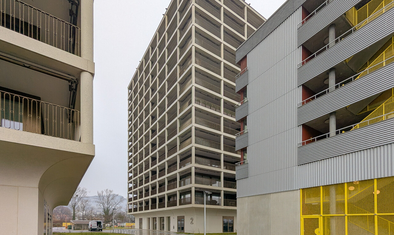 view of apartment building / complex
