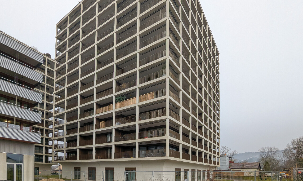 view of apartment building / complex