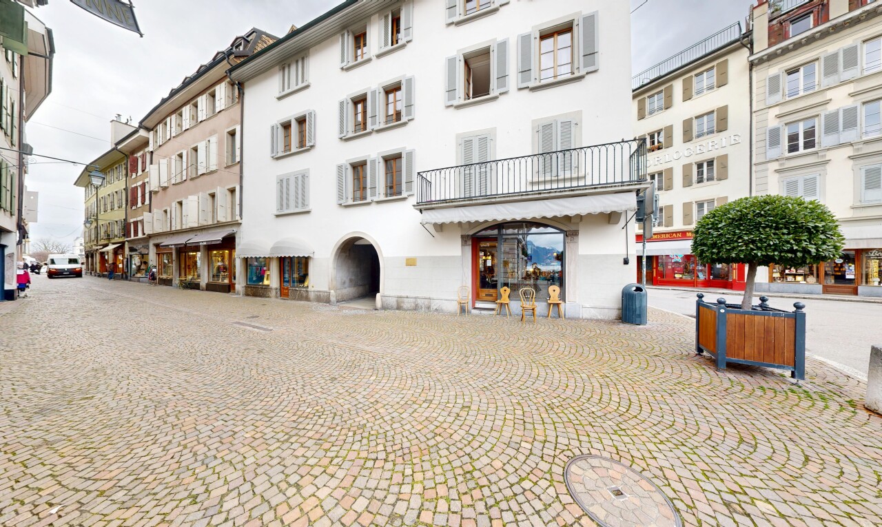 view of apartment building / complex