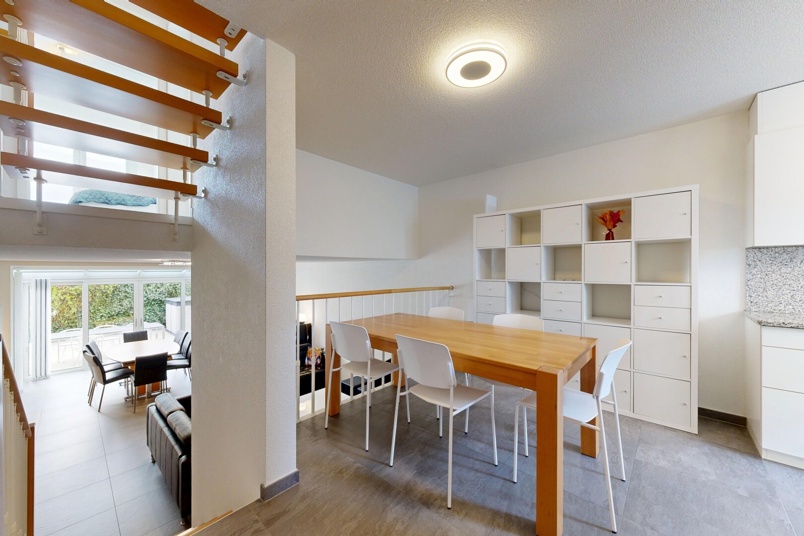 salle à manger avec lumière naturelle, natural light, inside property, cloison sèche, et drywall