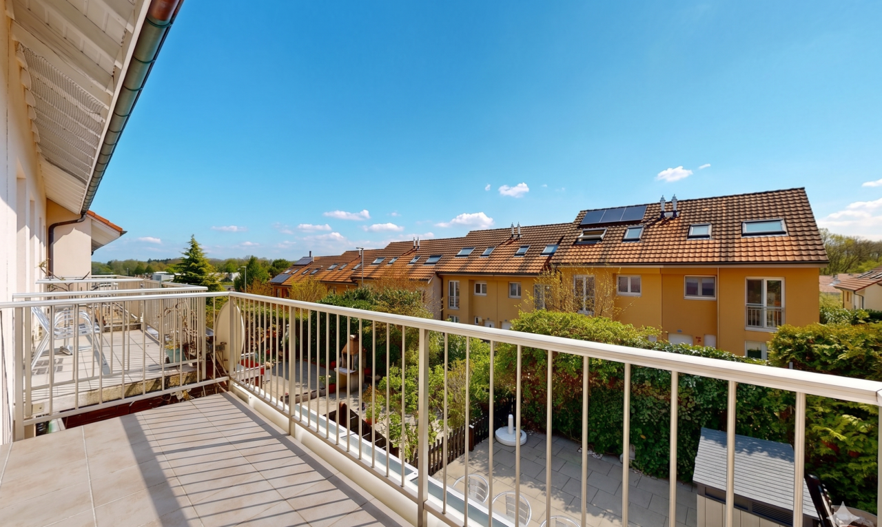 balcon avec day time, from property, residential view, vue résidentielle, et balcon