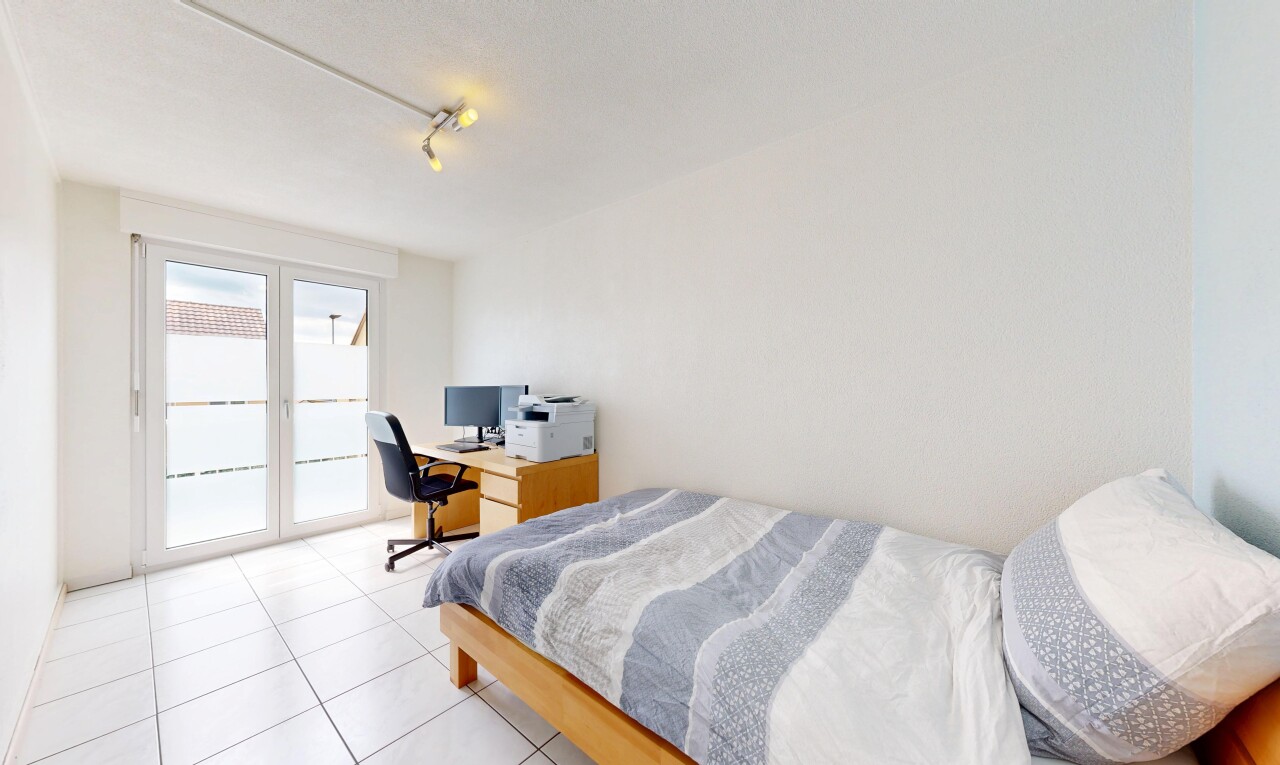 chambre avec natural light, lumière naturelle, espace bureau, drywall, et cloison sèche