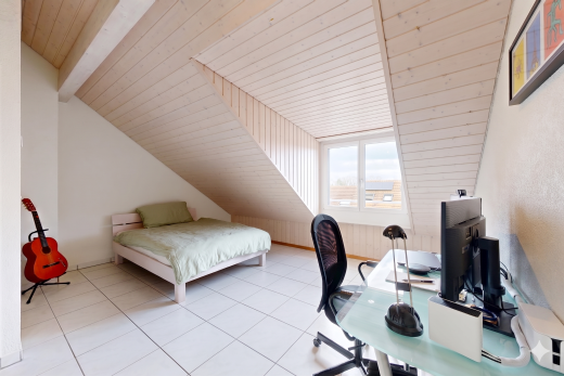 chambre avec plafond en bois, wood ceiling, plafond voûté, vaulted ceiling, et pièce supplémentaire