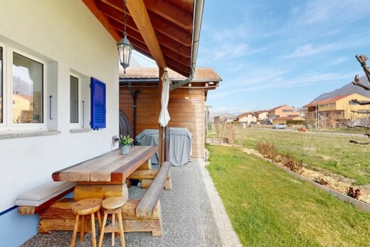 terrasse mit rasen, essbereich im freien, from property, day time, und wohngebietblick