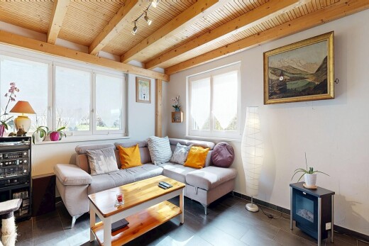 wohnzimmer mit inside property, gipskartonwand, natürliches licht, drywall, und natural light