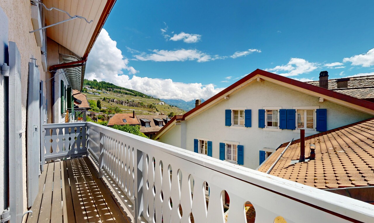 balkon mit balkon, from property, und day time