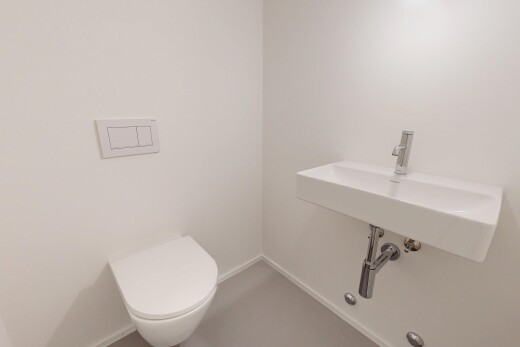 salle de bains avec cloison sèche, drywall, inside property, plinthes murales, et baseboards wall