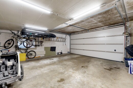 parking avec inside property