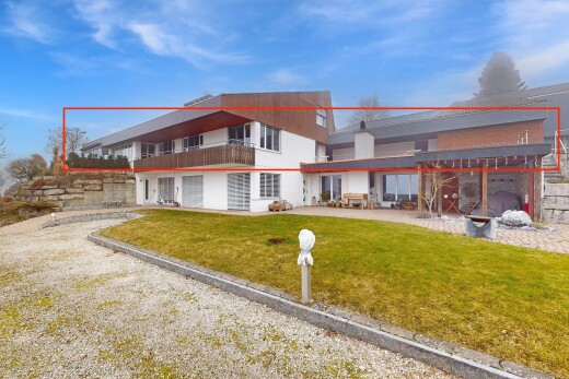 außenansicht mit rasen, day time, balkon, property visible, und terrasse