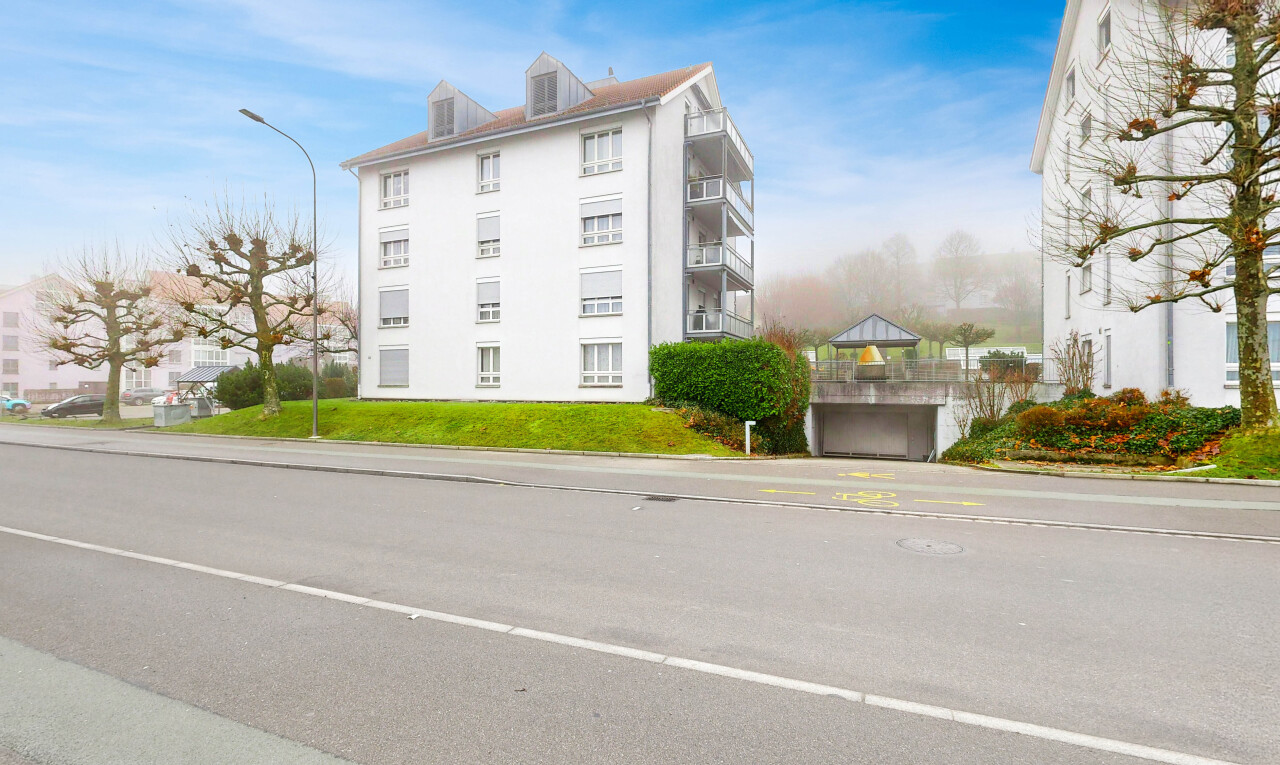 view of apartment building / complex