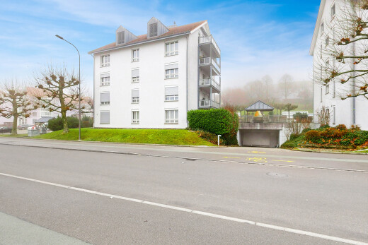 außenansicht mit blick auf wohnanlage, apartment complex view, und day time