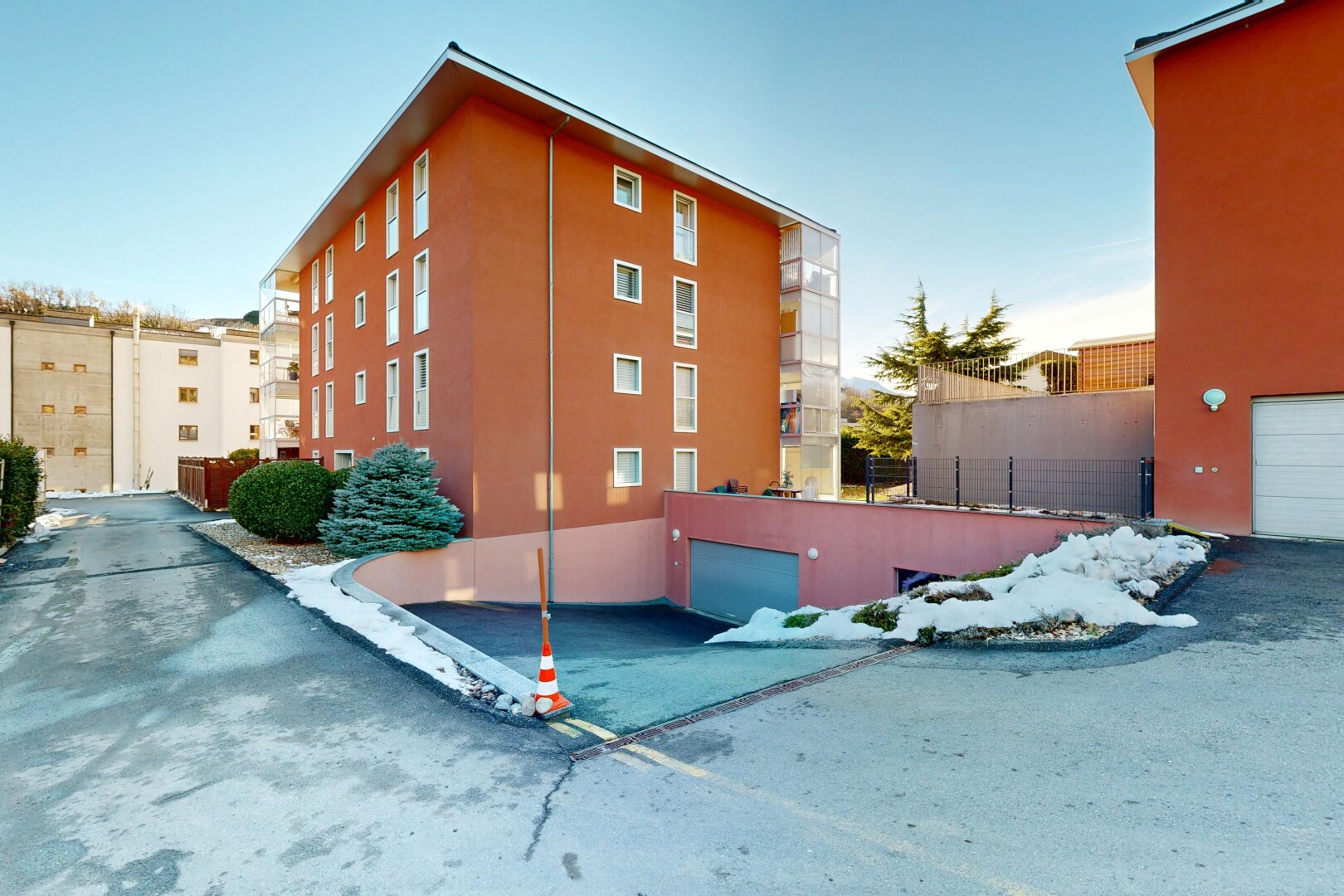 außenansicht mit apartment complex view, blick auf wohnanlage, und from community