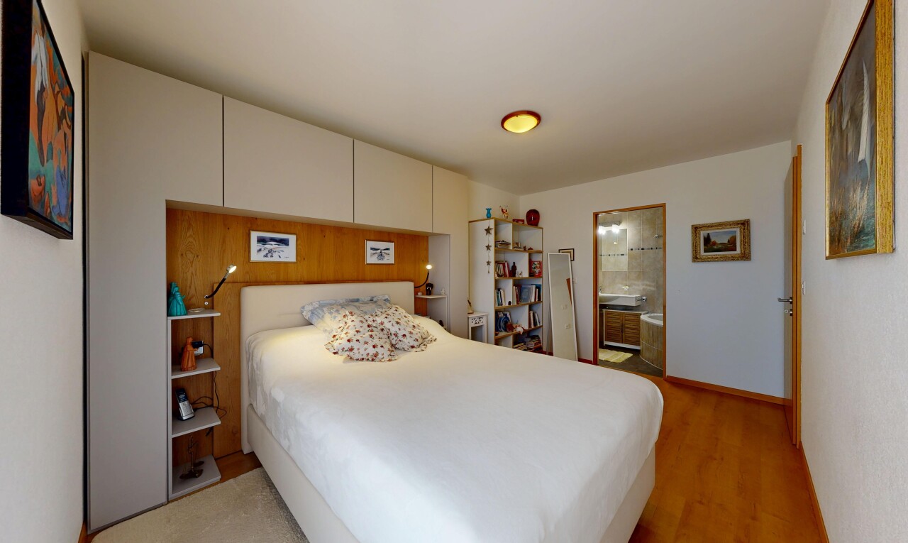 zimmer / schlafzimmer mit gipskartonwand, drywall, inside property, sockelleisten, und baseboards wall