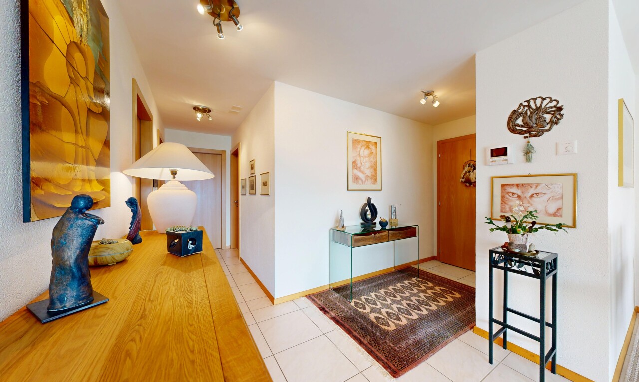 halle / korridor mit gipskartonwand, drywall, inside property, fliesenboden, und tile floor